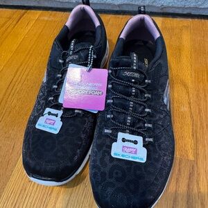 Sketchers | women’s tennis shoes size 9